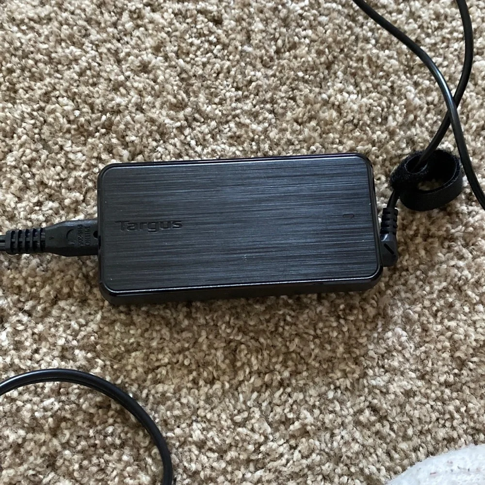 Brand new cable cord charger works for chrome not sure what else